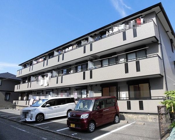 高知市札場３階建て１階２ＬＤＫの角部屋♪