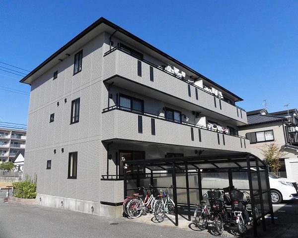 高知市札場の3LDK☆散歩がしたくなる街にあるアパートです♪