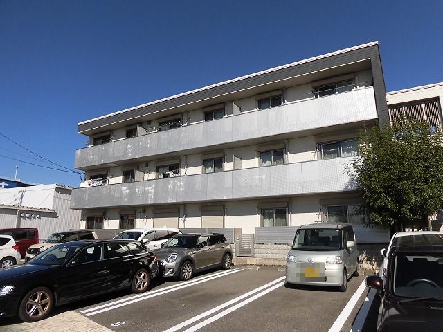 高知市北御座の3階2LDK☆ サニーマートとさのさと御座店やDCMまで徒歩10分圏内♪ 高知市北御座の3階2LDK☆ サニーマートとさのさと御座店やDCMまで徒歩10分圏内♪