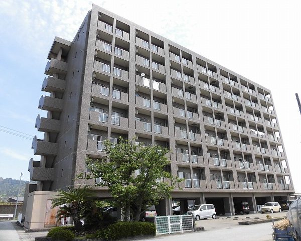 高知市高埇（たかそね）のマンションです。高知インターにも近くて便利♪２ＤＫのお部屋♪