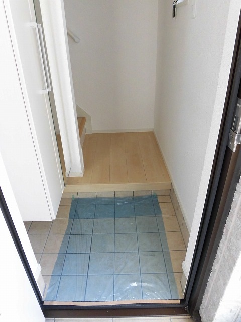 玄関は1階にあります 玄関は1階にあります