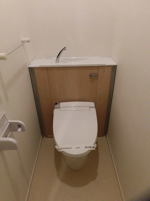 温水洗浄便座機能付のトイレ 温水洗浄便座機能付のトイレ