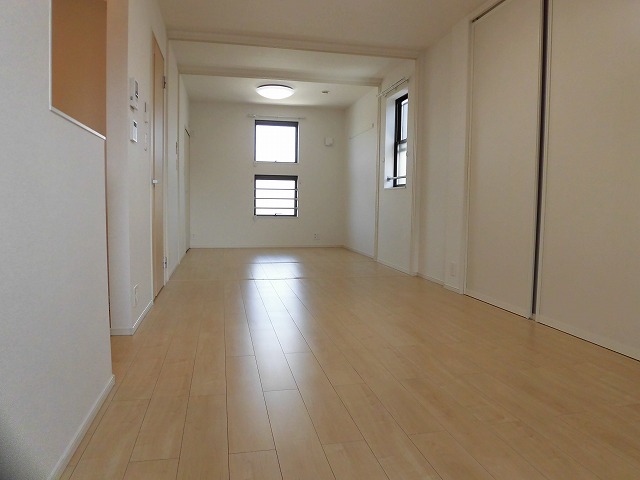 洋室との境の間仕切りをとると全部で16.3帖のワンフロア 洋室との境の間仕切りをとると全部で16.3帖のワンフロア