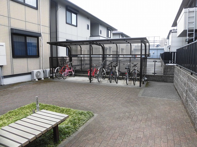 屋根付き駐輪場 屋根付き駐輪場