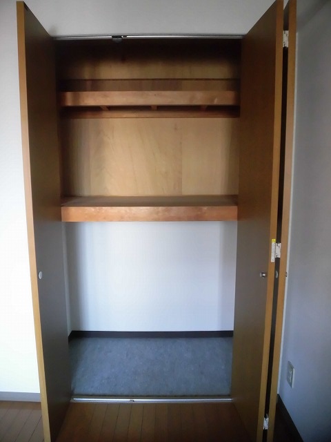 5帖洋室のクローゼット 5帖洋室のクローゼット
