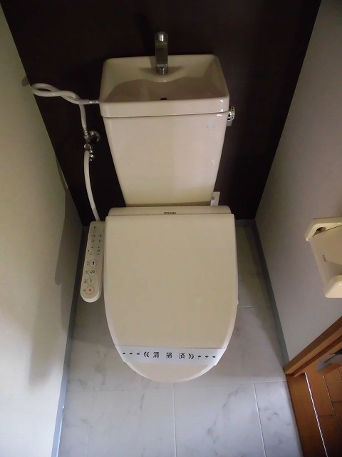 温水洗浄便座機能付のトイレ 温水洗浄便座機能付のトイレ