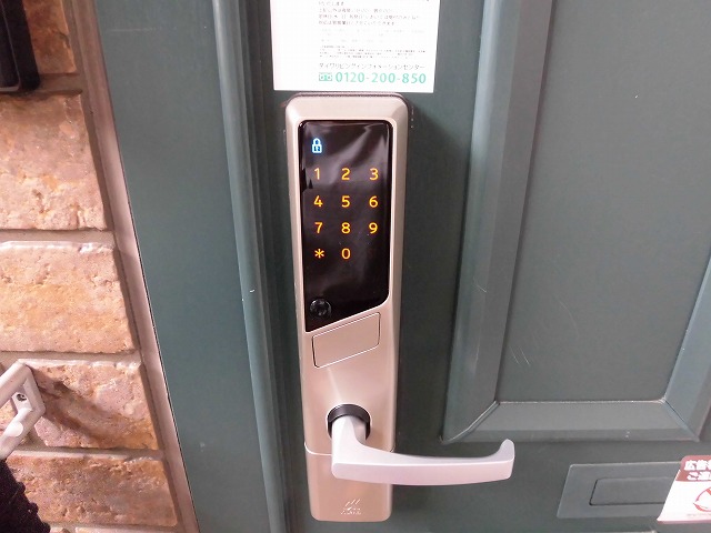 玄関鍵はカードキーでも暗証番号でも開錠できます。