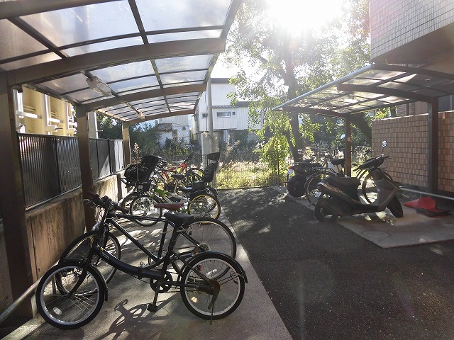 屋根付き駐輪場 屋根付き駐輪場