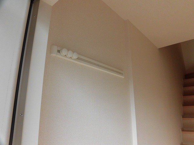 玄関にハンガー掛けもあります 玄関にハンガー掛けもあります