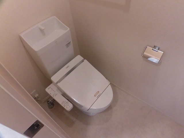 温水洗浄便座機能付のトイレ 温水洗浄便座機能付のトイレ