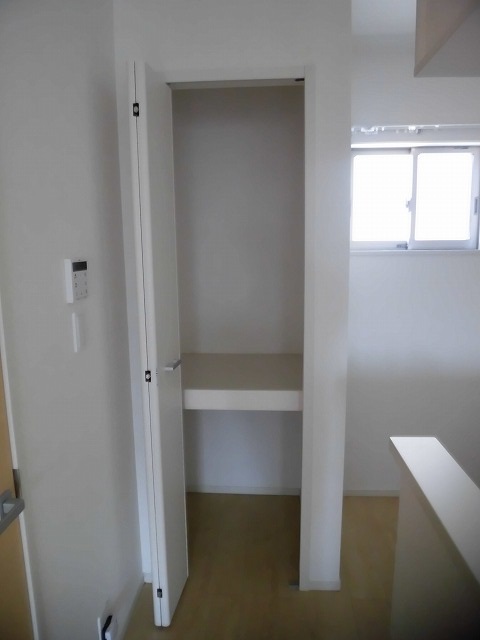 キッチン後ろ側にある収納 キッチン後ろ側にある収納