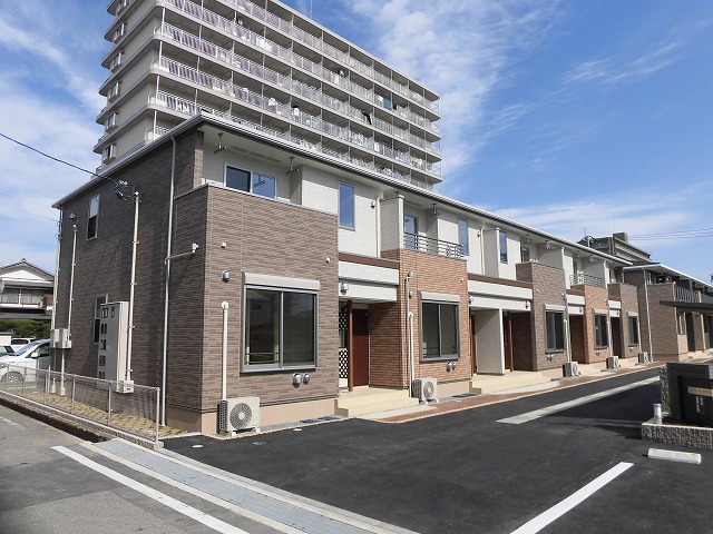 高知市青柳町 築５年１ＬＤＫ２階の中部屋☆