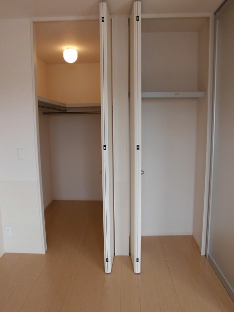 ウォークインクローゼットと物入 ウォークインクローゼットと物入