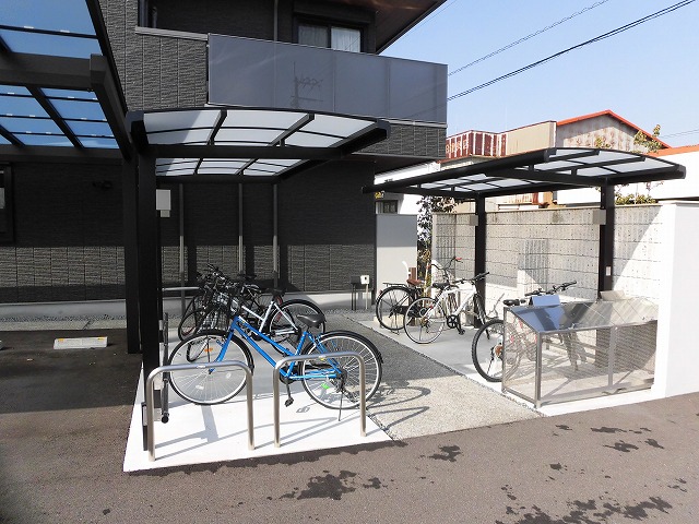 屋根付き駐輪場 屋根付き駐輪場