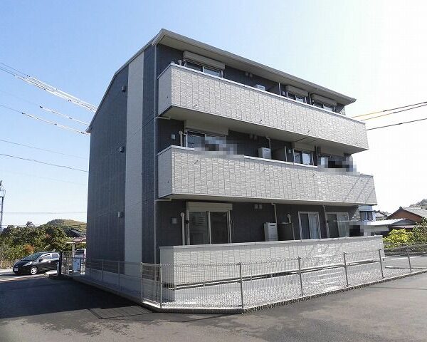 高知市介良乙、築浅アパート♪3階建て1階角部屋2LDK♪ 高知市介良乙、築浅アパート♪3階建て1階角部屋2LDK♪