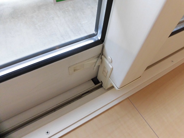 窓枠下に防犯ロックあります。 窓枠下に防犯ロックあります。