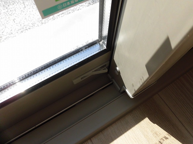 窓枠下の防犯ロック 窓枠下の防犯ロック