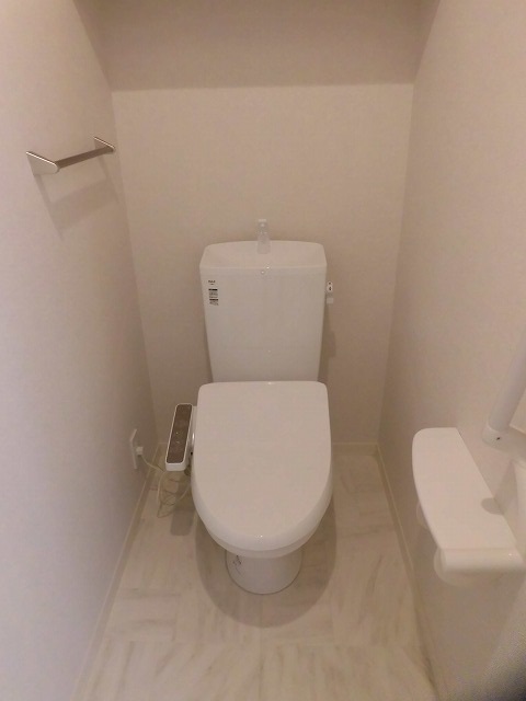 温水洗浄便座機能付きトイレ 温水洗浄便座機能付きトイレ