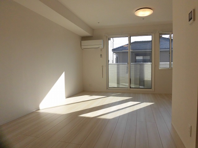 16.6帖リビング。南向きで明るいお部屋です 16.6帖リビング。南向きで明るいお部屋です