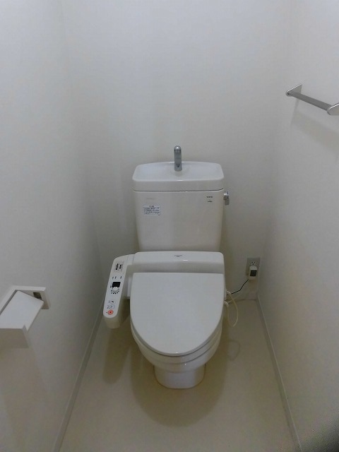 温水洗浄便座機能付のトイレ