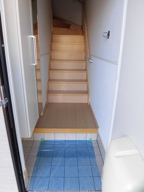 玄関は1階にあります 玄関は1階にあります