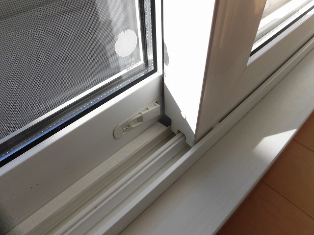 窓枠下の防犯ロック 窓枠下の防犯ロック