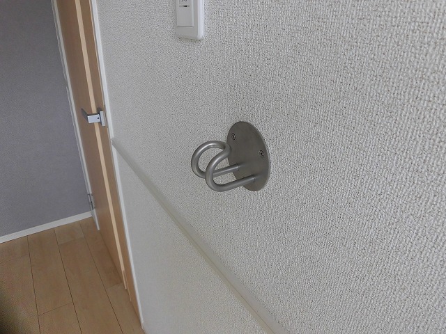ペットのリードを引っ掛けることができます。 ペットのリードを引っ掛けることができます。
