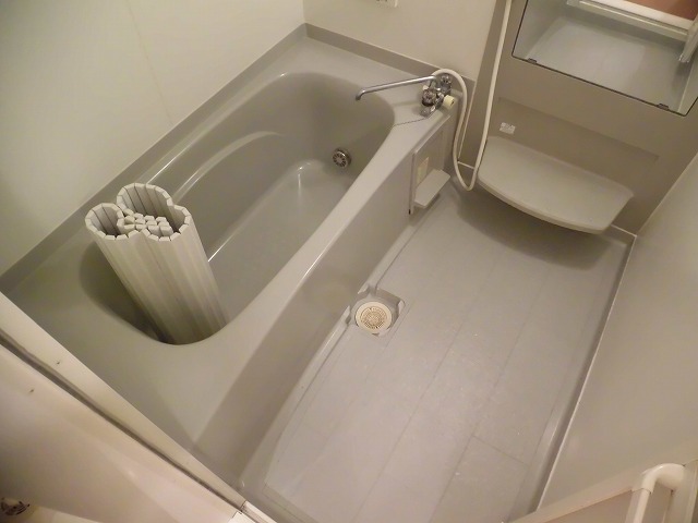 お子様ともゆっくり入れる広いお風呂です お子様ともゆっくり入れる広いお風呂です