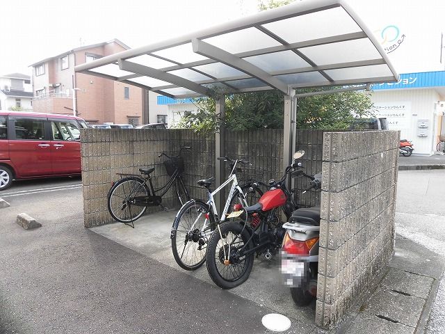 屋根付き駐輪場 屋根付き駐輪場
