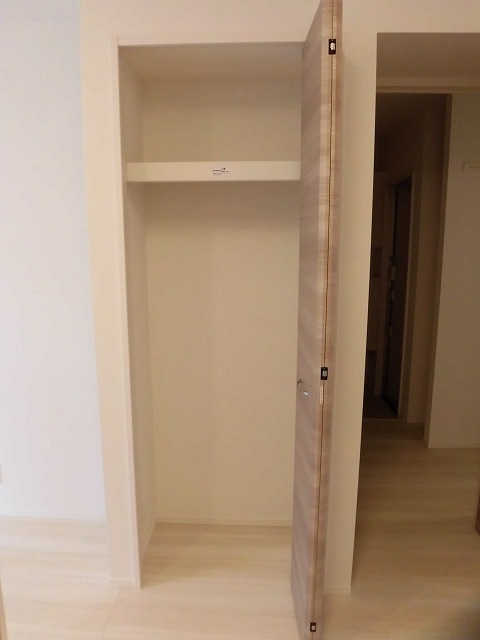 キッチン横の物入 キッチン横の物入