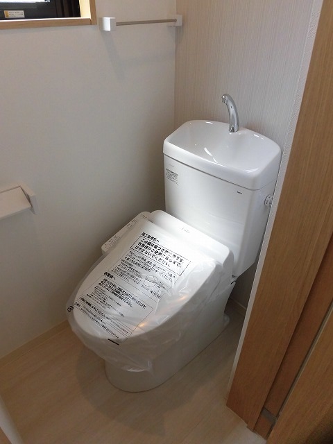 温水洗浄便座付トイレ 温水洗浄便座付トイレ