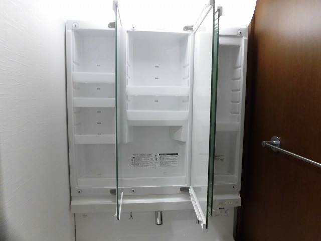 鏡の中も収納可能 鏡の中も収納可能