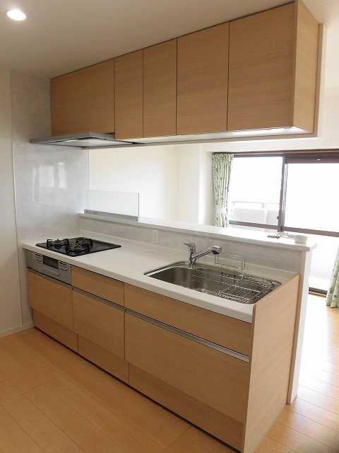 3口ガスコンロ付きのシステムキッチン 3口ガスコンロ付きのシステムキッチン