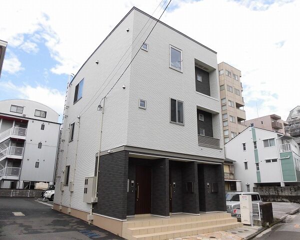 高知市農人町ワンフロア1世帯ずつの１LDK♪