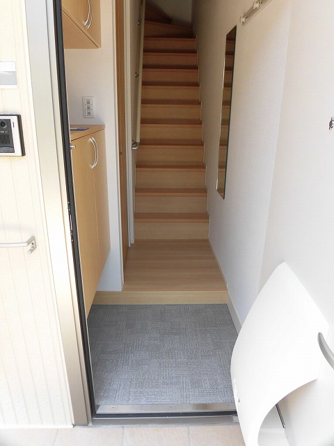 玄関は1階にあります。 玄関は1階にあります。