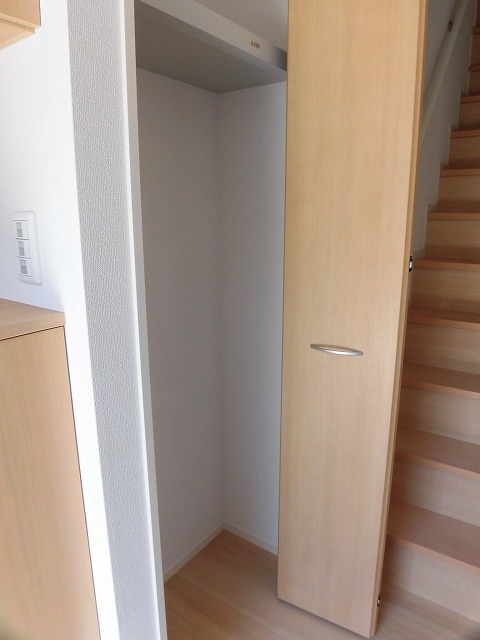 玄関横の物入 玄関横の物入