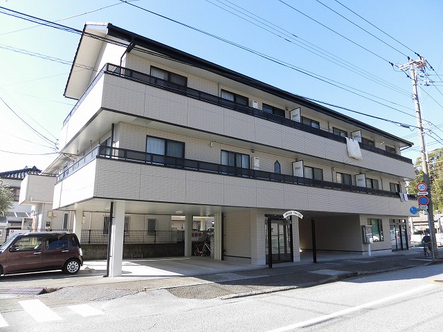 高知市高須新町２丁目 ３階建ての２階１ＤＫのお部屋☆