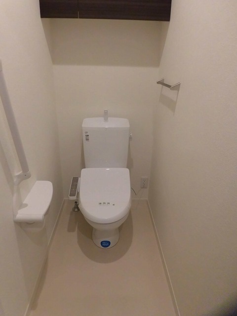温水洗浄便座機能付きトイレ