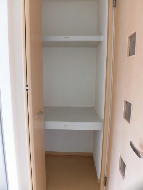 キッチン後ろ側にある収納 キッチン後ろ側にある収納