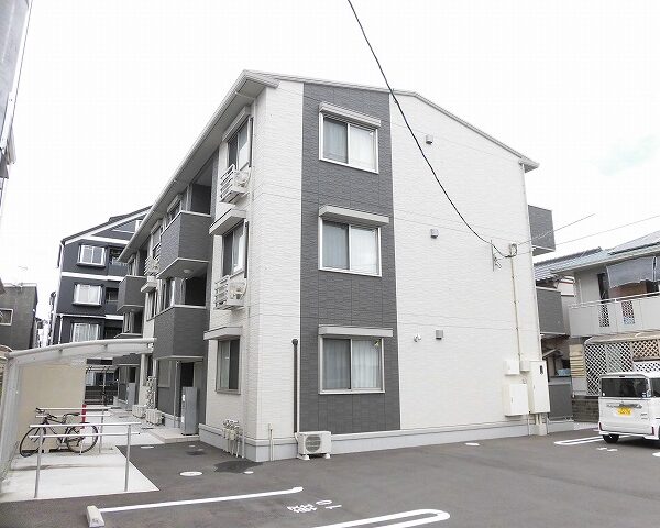高知市高須３丁目、ペット飼育可の築浅１LDK♪