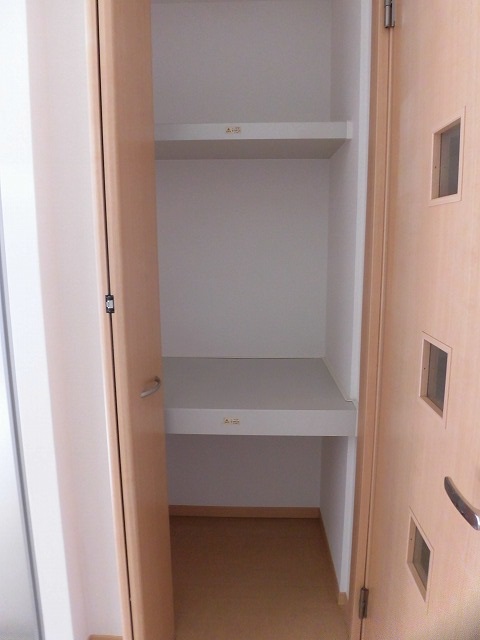 キッチン後ろ側にある収納 キッチン後ろ側にある収納
