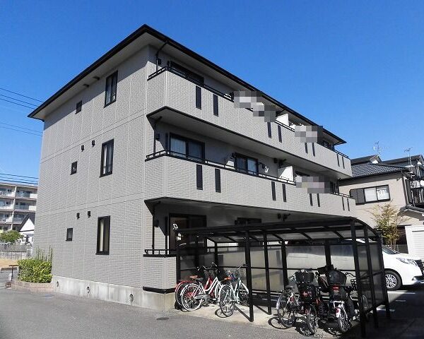高知市札場 3LDK☆散歩がしたくなる街にあるアパートです♪