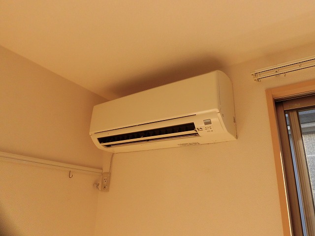 エアコンがリビングに1台付き エアコンがリビングに1台付き