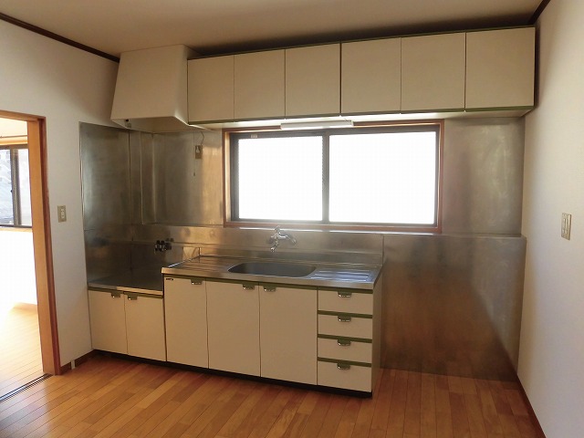 キッチンは壁付けタイプです キッチンは壁付けタイプです