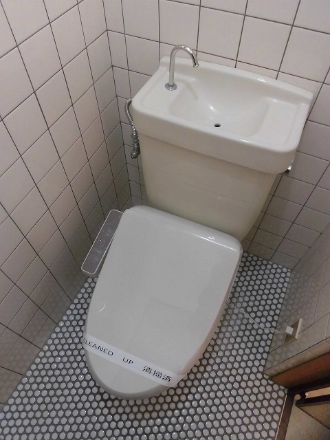 温水洗浄便座機能付きトイレ 温水洗浄便座機能付きトイレ