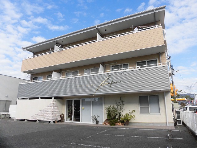高知市札場、３階建て２階２ＤＫの角部屋☆