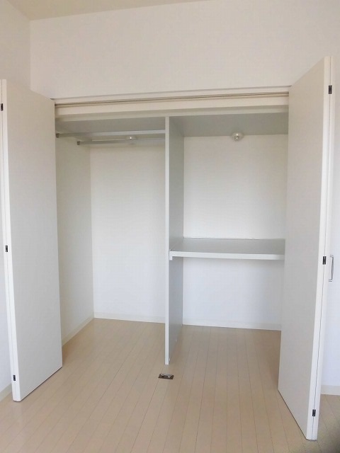 洋室のクローゼット 洋室のクローゼット