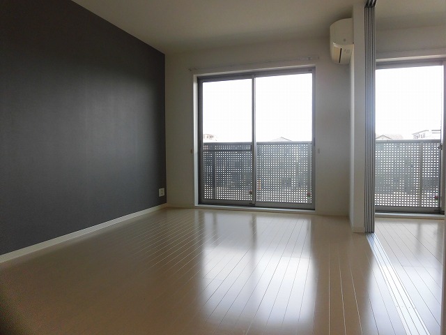 11.4帖のリビング(※室内写真は同間取り別のお部屋のものです) 11.4帖のリビング(※室内写真は同間取り別のお部屋のものです)