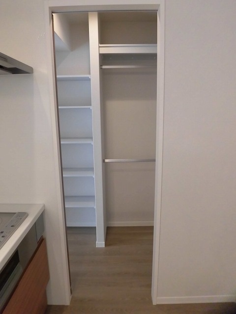 キッチン奥はウォークインクローゼットです キッチン奥はウォークインクローゼットです