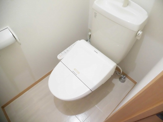 温水洗浄便座機能付きのトイレ 温水洗浄便座機能付きのトイレ